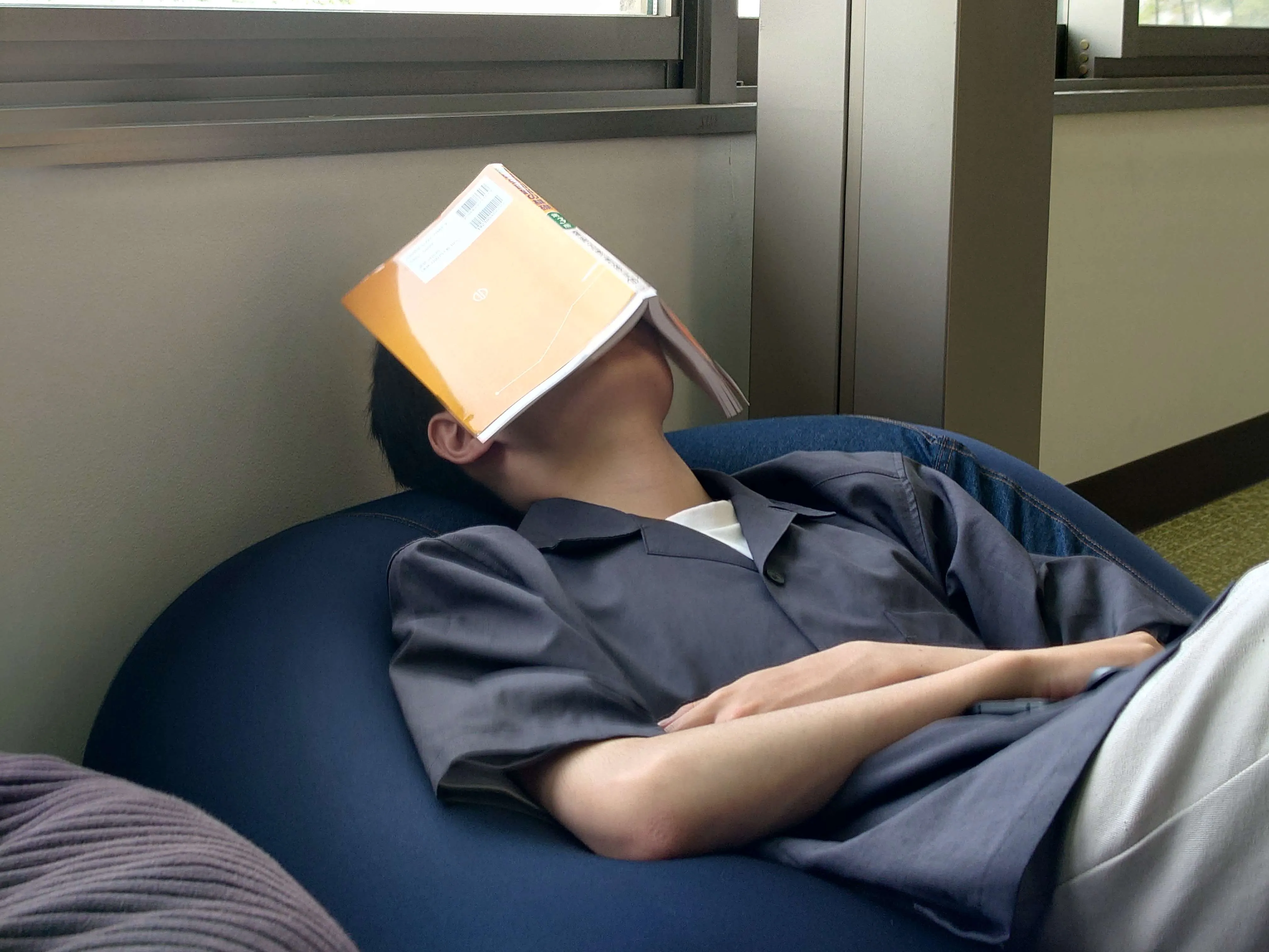 asa1984 sleeps in the share space of Sendai Kosen